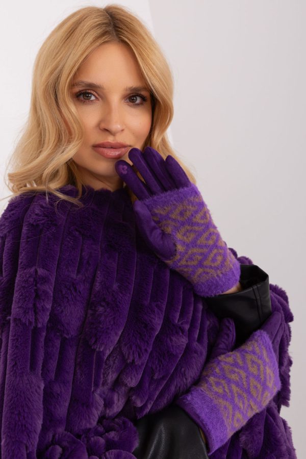 Gloves model 190817 AT