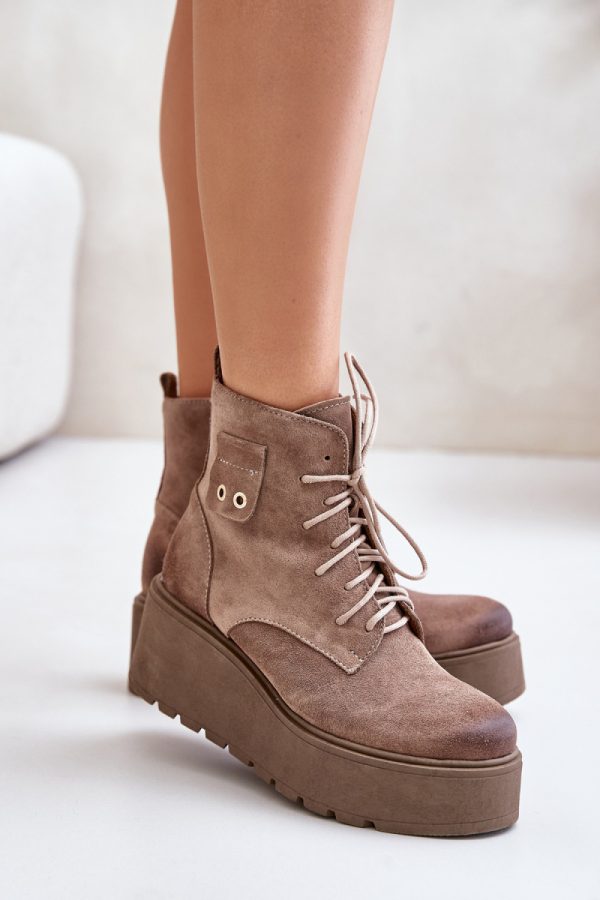 Platform boots model 201171 Step in style
