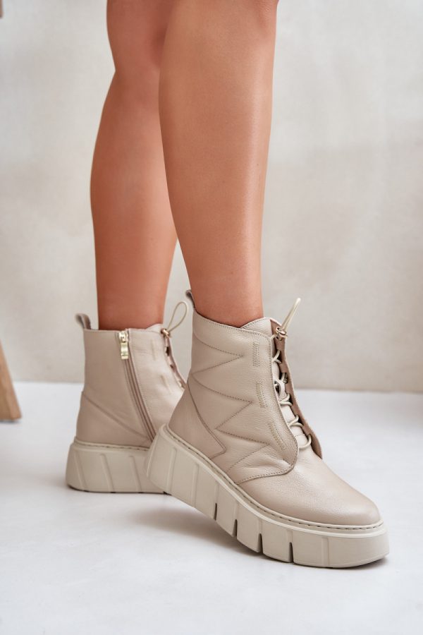 Platform boots model 202820 Step in style