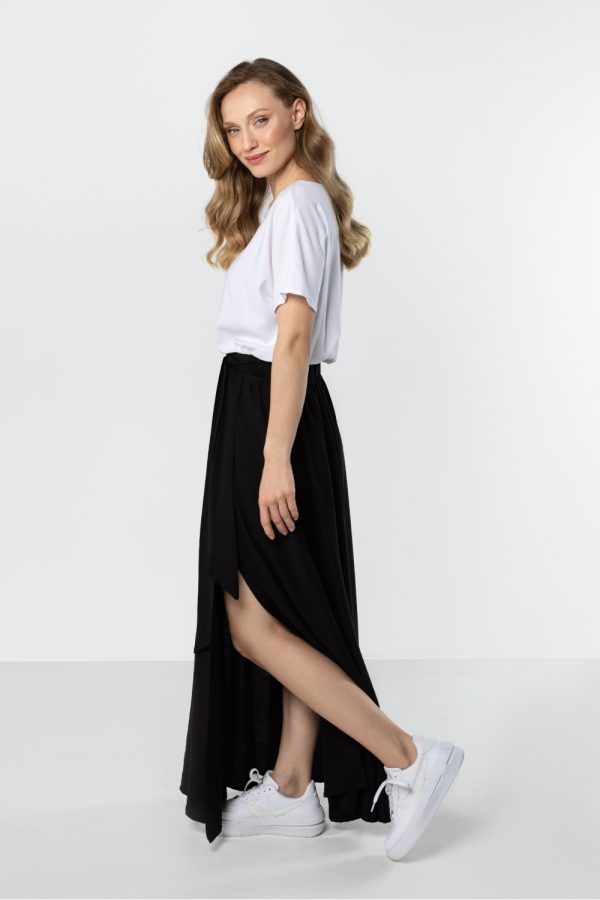 Long skirt model 225334 awama