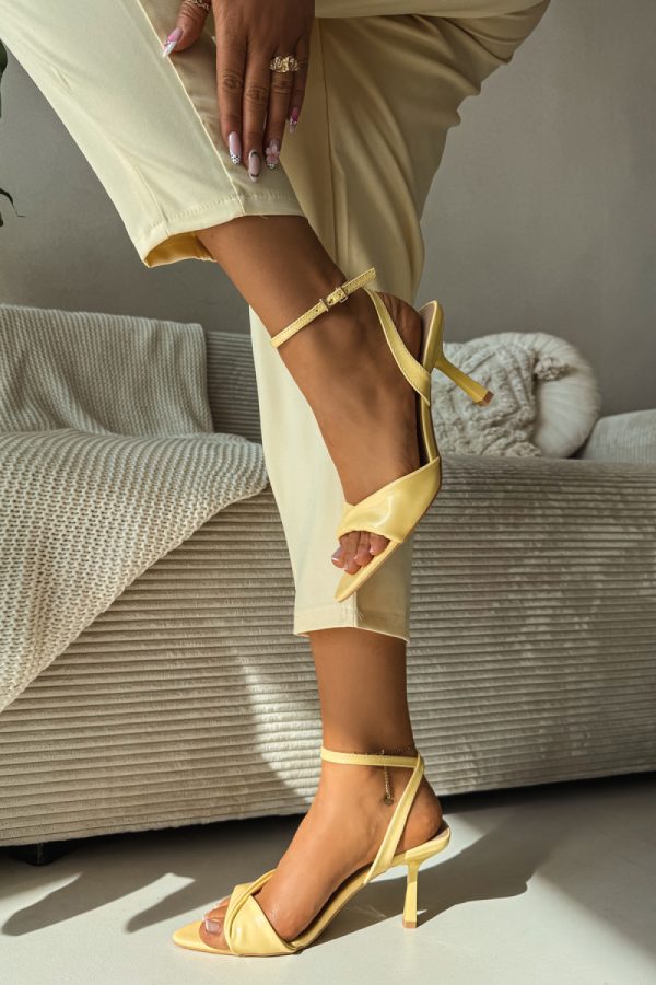 Heel sandals model 226516 Step in style